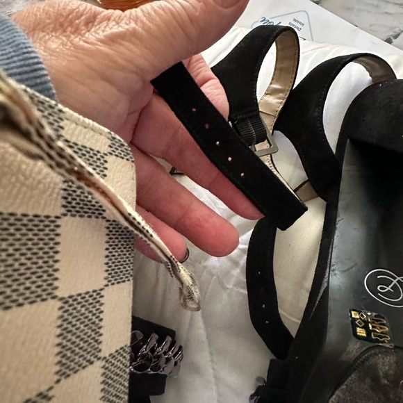 Chinese Laundry Black Heels with Silver Chain Accent - Picture 6 of 7